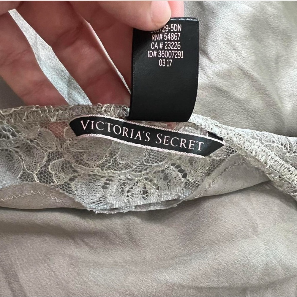 Victoria's Secret‎ nude Satin Chemise with Lace size Large - Picture 3 of 8